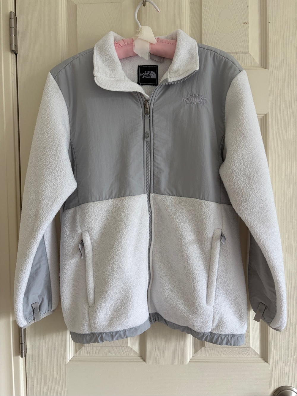 The North Face Denali White and Light Gray Women’s Fleece Jacket Size Large